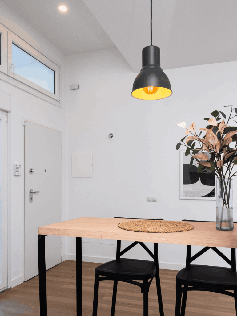 Vivir o invertir en Málaga: el dilema del loft moderno